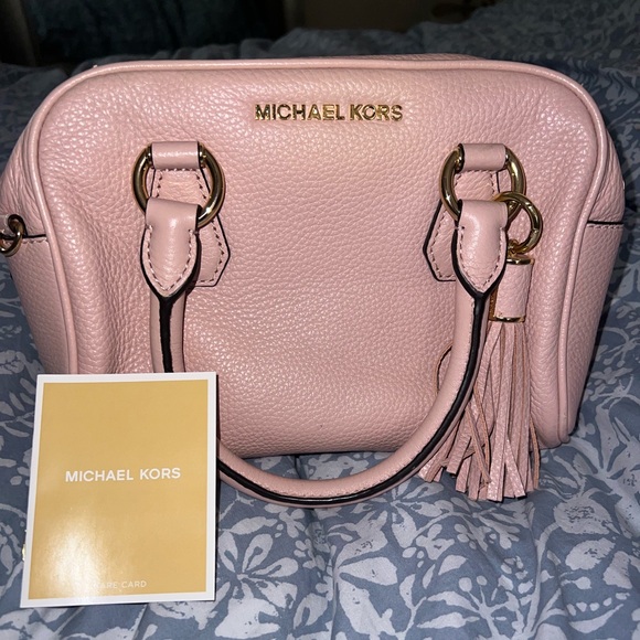 Michael Kors Handbags - NWT Michael Kors Blush Bedford handbag